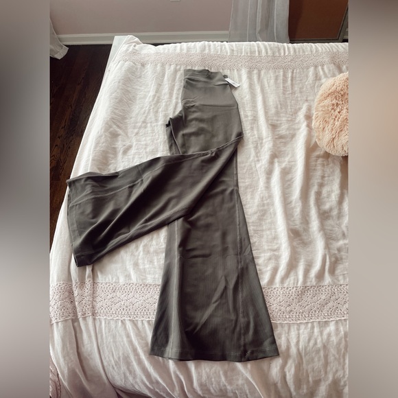 GREY FLARE LEGGINGS - Picture 1 of 5